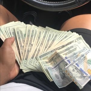 Meet your Posher, Larissa